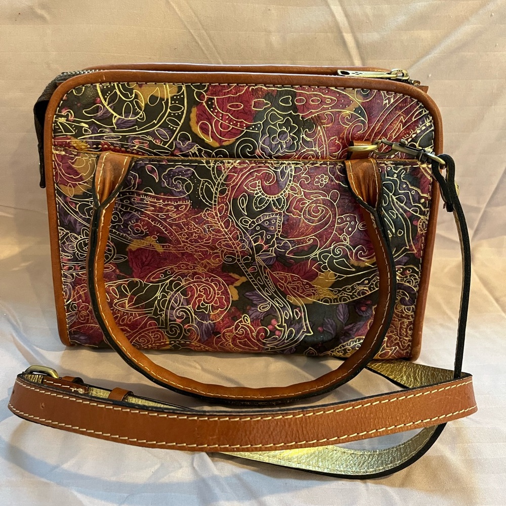 Patricia Nash Italian Leather Purse in like new w/wristlet